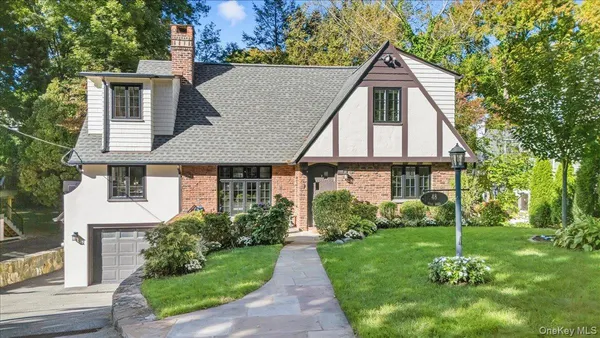 $2,195,000 | 48 Vine Road, Larchmont, NY 10538