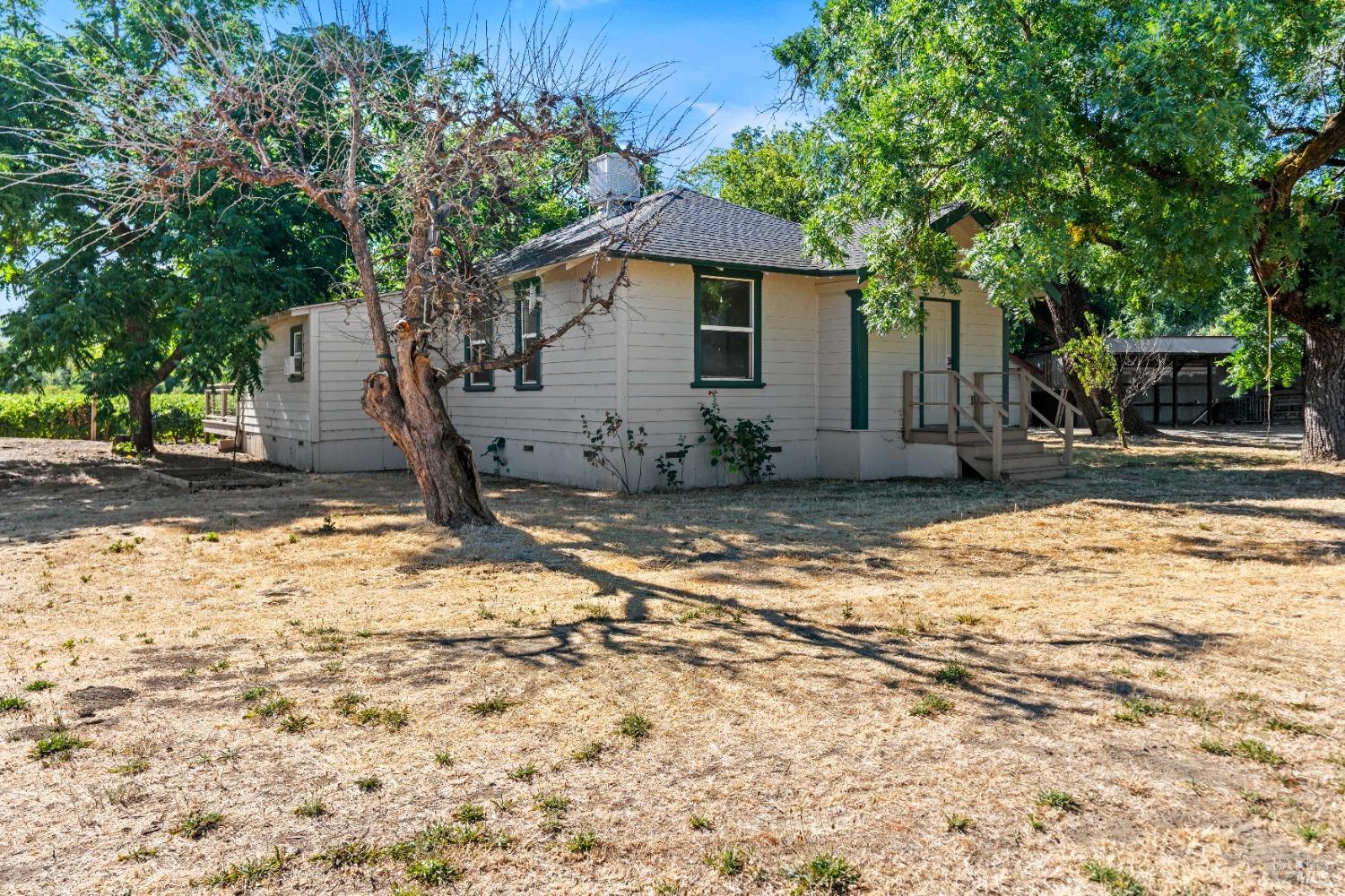 700 Ford Road Ukiah, CA 95482 - Photo 9 of 36 a backyard of a house