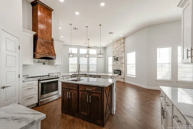 $675,000 | 19146 Mc Connell Road, Atascosa, TX 78002