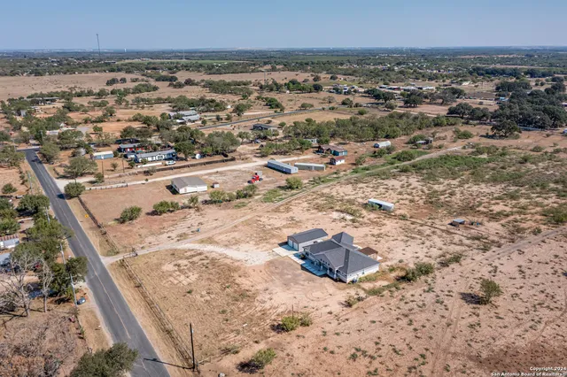 $675,000 | 19146 Mc Connell Road, Atascosa, TX 78002