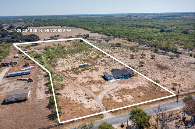 $675,000 | 19146 Mc Connell Road, Atascosa, TX 78002