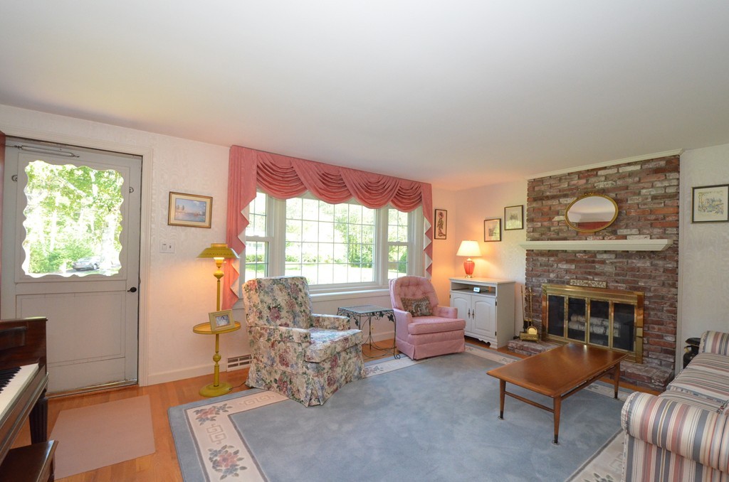 12 Amble Road Chelmsford, MA 01824 - Photo 3 of 23