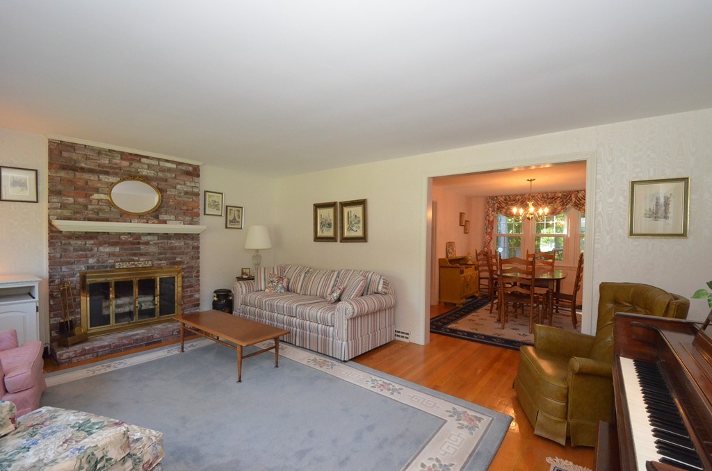 12 Amble Road Chelmsford, MA 01824 - Photo 4 of 23