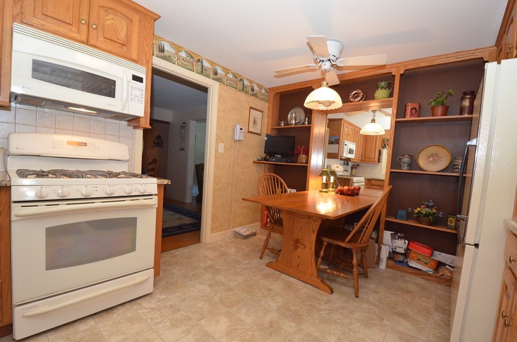 12 Amble Road Chelmsford, MA 01824 - Photo 7 of 23