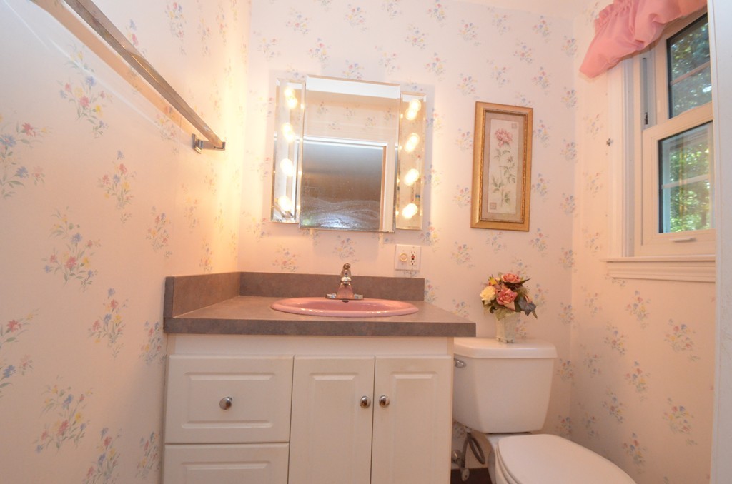 12 Amble Road Chelmsford, MA 01824 - Photo 9 of 23
