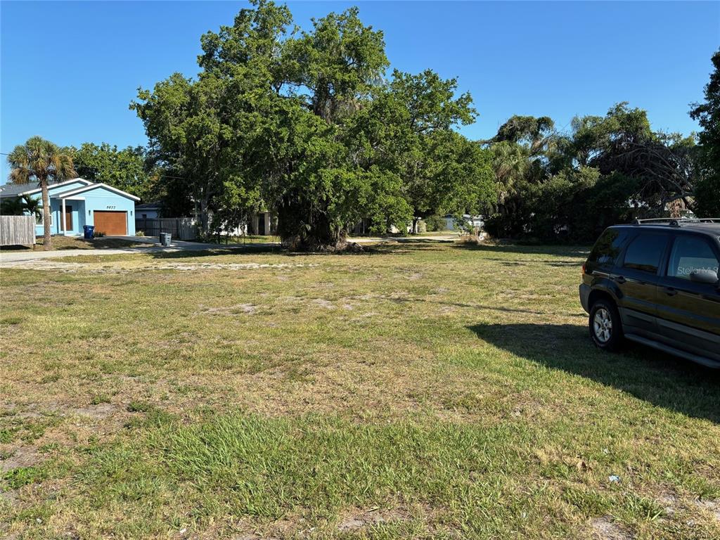 Albert Place Sarasota, FL 34231 - Photo 11 of 12