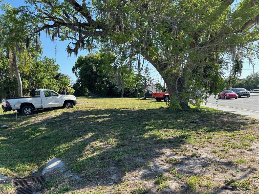 Albert Place Sarasota, FL 34231 - Photo 9 of 12