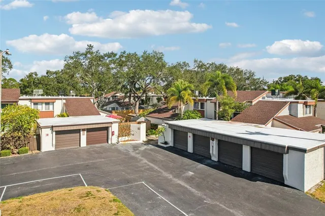 a view of a yard in front of house