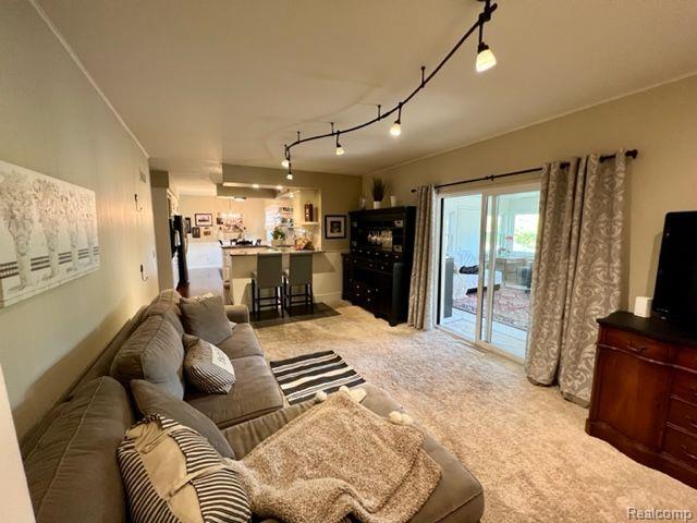 7344 Reid Road Swartz Creek, MI 48473 - Photo 16 of 35 Family Room view to 4 season rm entry & kitchen
