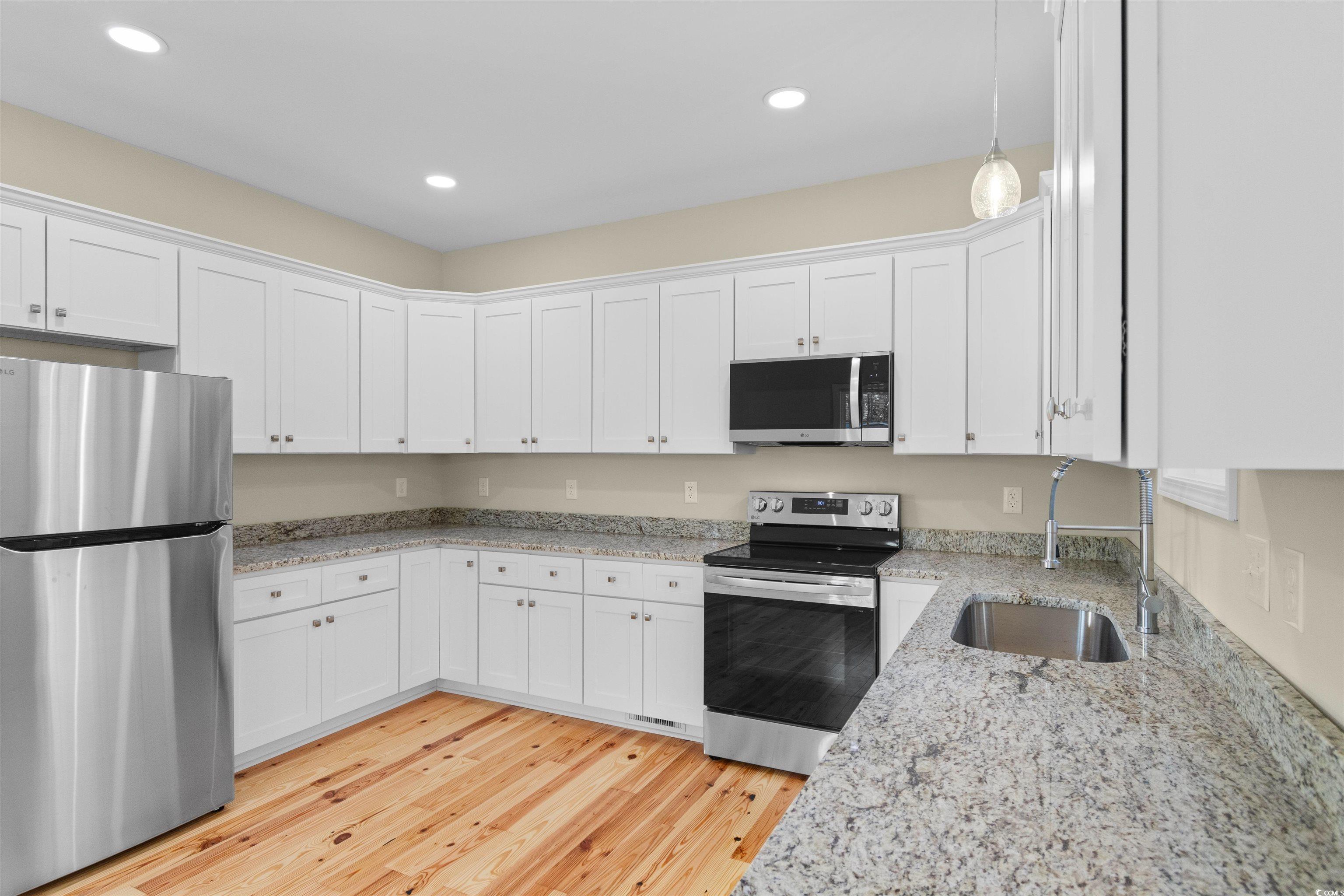 135 Oak Log Lake Road Conway, SC 29526 - Photo 5 of 35 Kitchen featuring stainless steel appliances, ligh