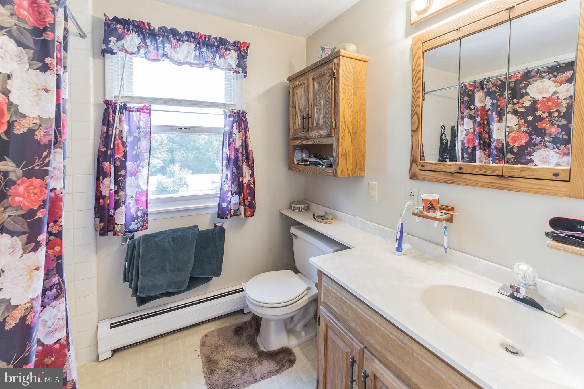 294 Glen Roy Road Nottingham, PA 19362 - Photo 22 of 41 Master Bath