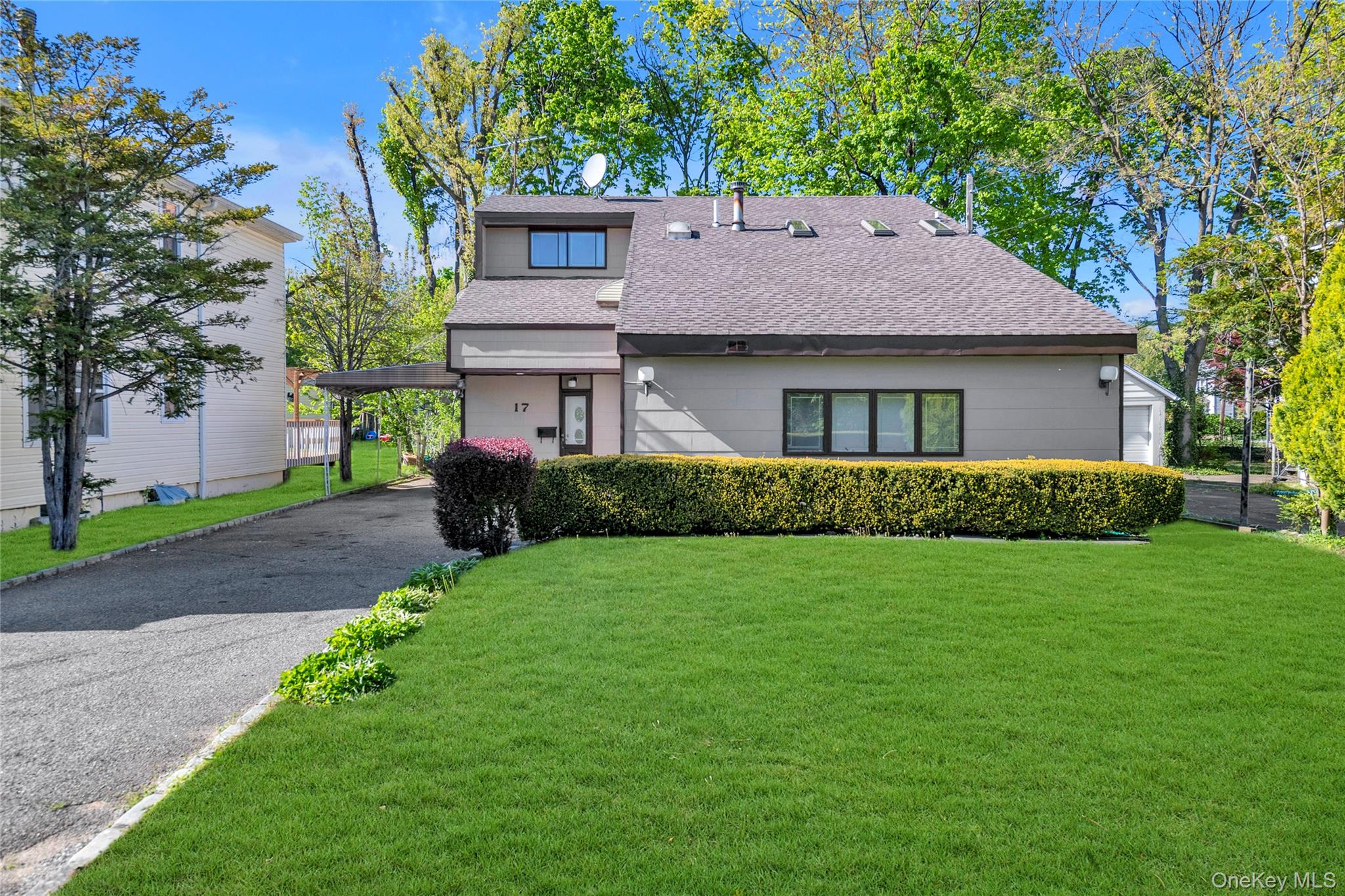 17 North Road Great Neck, NY 11024 - Photo 2 of 21