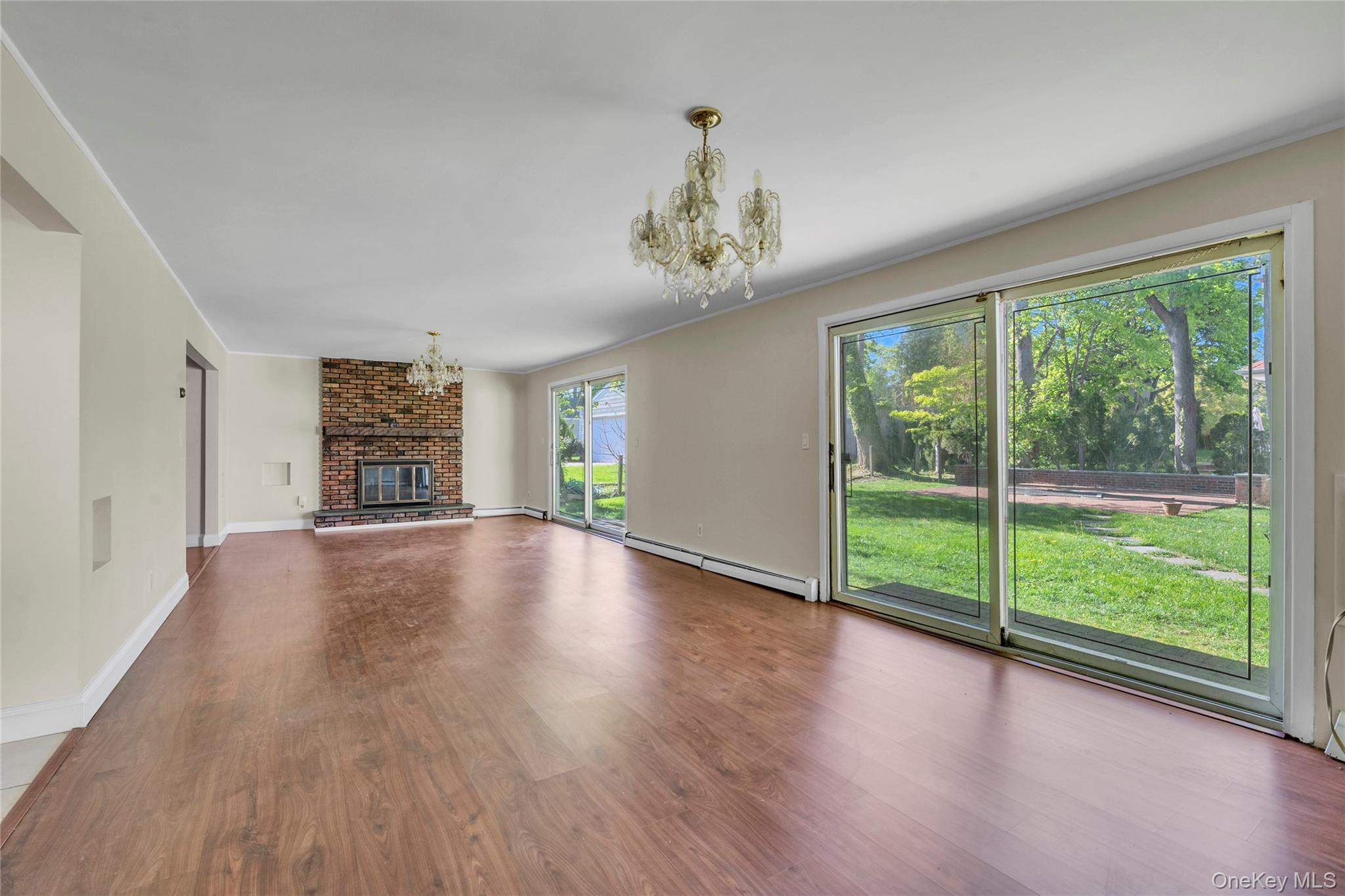 17 North Road Great Neck, NY 11024 - Photo 4 of 21