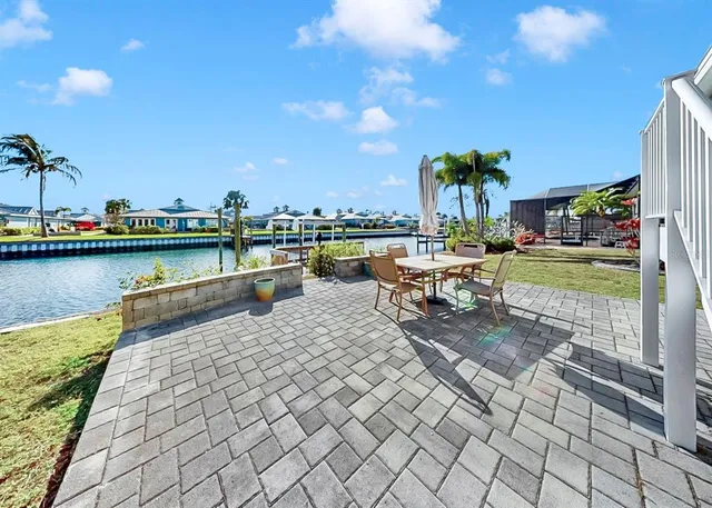 $785,000 | 916 Spindle Palm Way, Apollo Beach, FL 33572