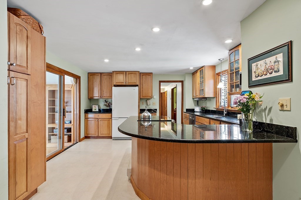 42 Pinewood Road Bolton, MA 01740 - Photo 3 of 29
