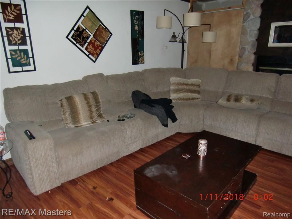 24150 Middlebelt Road New Boston, MI 48164 - Photo 3 of 14 CIMG4104.JPG