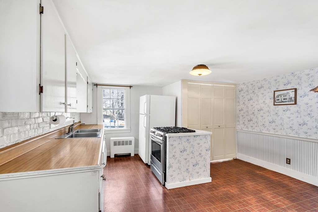 227 Main Street Medway, MA 02053 - Photo 13 of 40