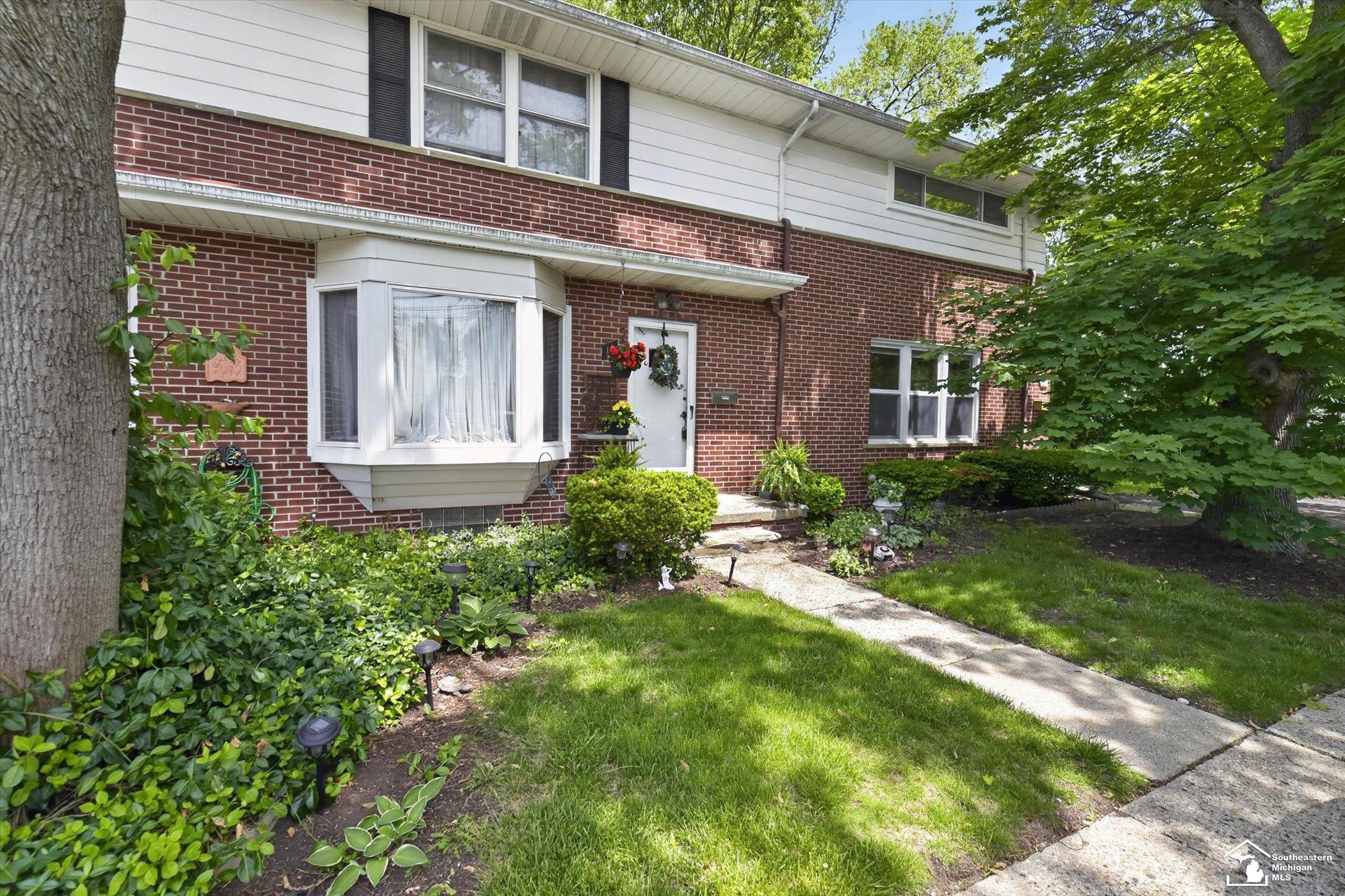2604 Rochester Road, Unit 11 Royal Oak, MI 48073 - Photo 2 of 29