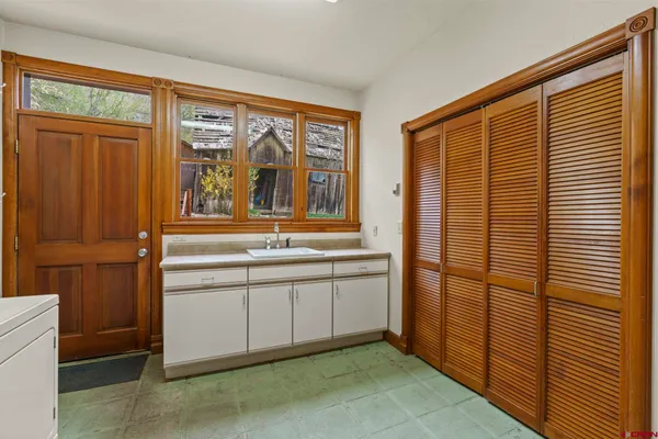 $1,100,000 | 1330 East 3rd Avenue, Durango, CO 81301
