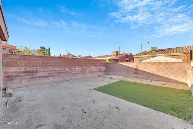 a view of a house with a backyard