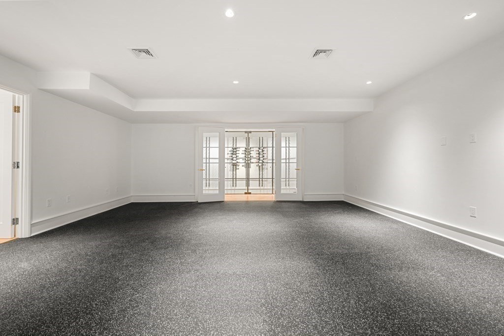 78 Arnold Road Wellesley, MA 02481 - Photo 33 of 42 an empty room with windows