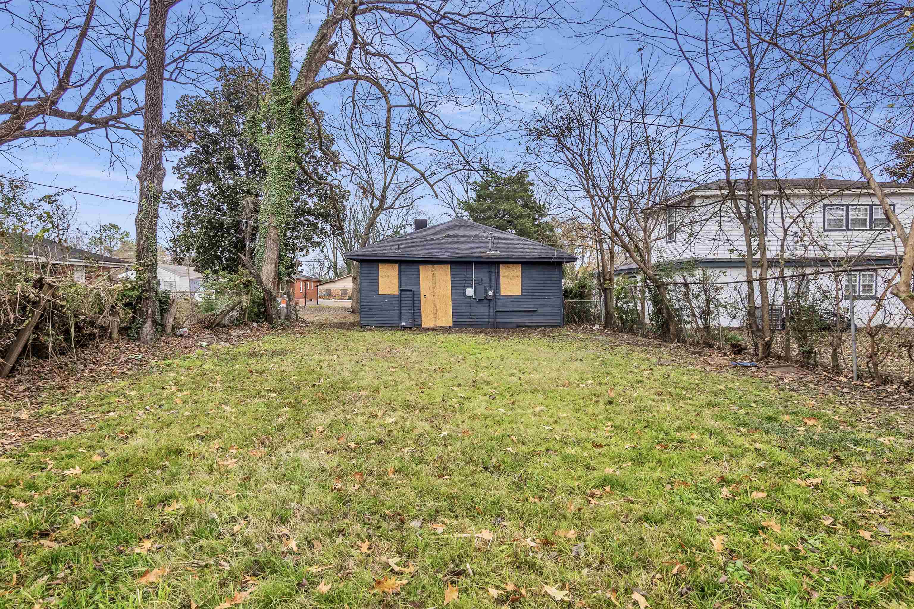 689 Baltimore Street Memphis, TN 38114 - Photo 14 of 14 a front view of a house with a garden