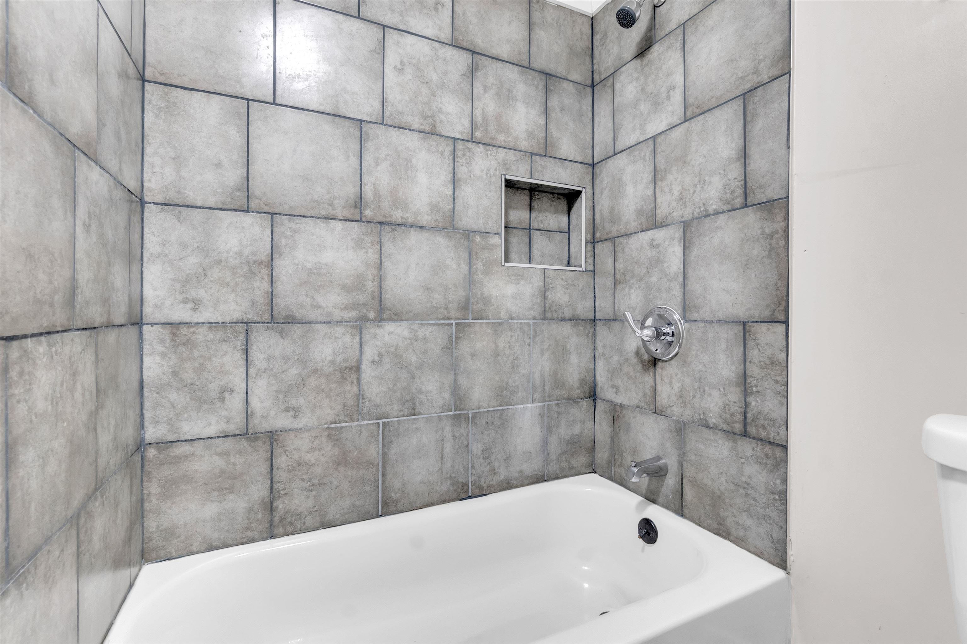 689 Baltimore Street Memphis, TN 38114 - Photo 10 of 14 a bathroom with a bathtub and shower