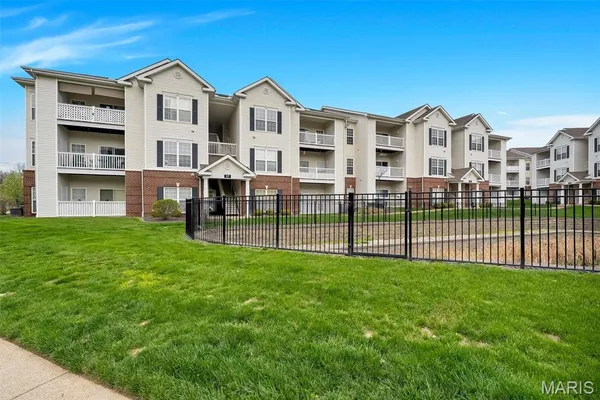 $199,900 | 37 Kassebaum Lane, Unit 300, St. Louis, MO 63129