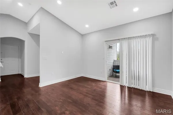 $199,900 | 37 Kassebaum Lane, Unit 300, St. Louis, MO 63129