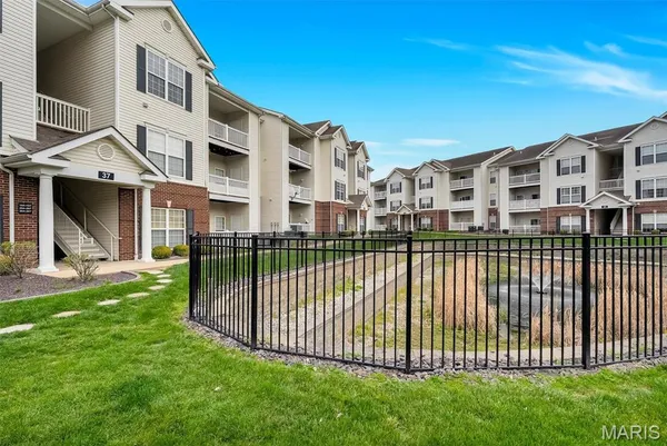 $199,900 | 37 Kassebaum Lane, Unit 300, St. Louis, MO 63129