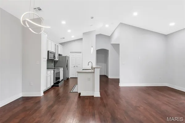 $199,900 | 37 Kassebaum Lane, Unit 300, St. Louis, MO 63129