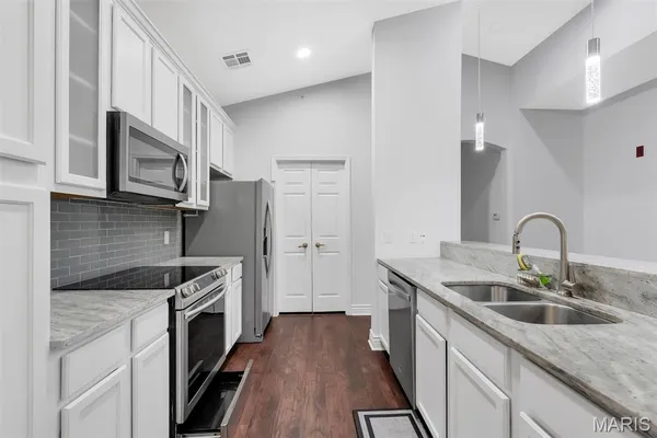 $199,900 | 37 Kassebaum Lane, Unit 300, St. Louis, MO 63129