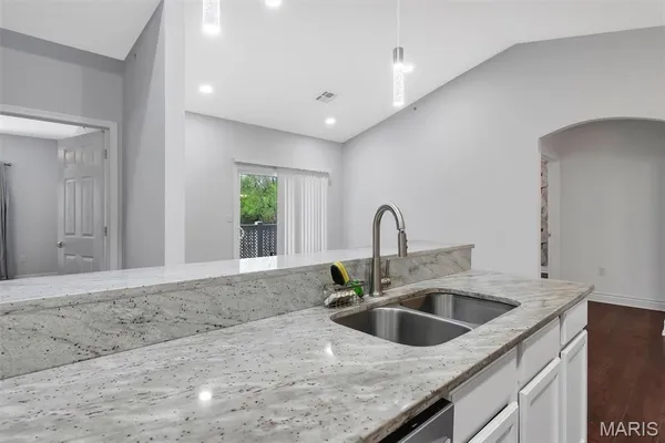 $199,900 | 37 Kassebaum Lane, Unit 300, St. Louis, MO 63129