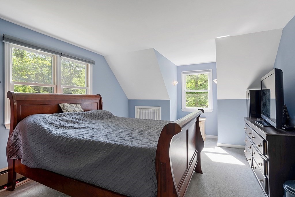 627 Townsend Harbor Road Lunenburg, MA 01462 - Photo 14 of 32