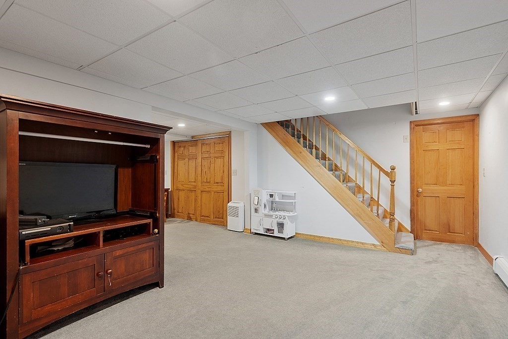 627 Townsend Harbor Road Lunenburg, MA 01462 - Photo 19 of 32