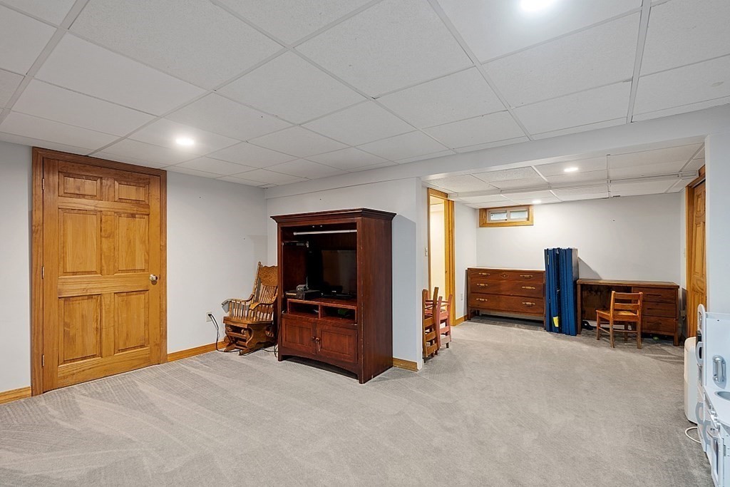 627 Townsend Harbor Road Lunenburg, MA 01462 - Photo 23 of 32