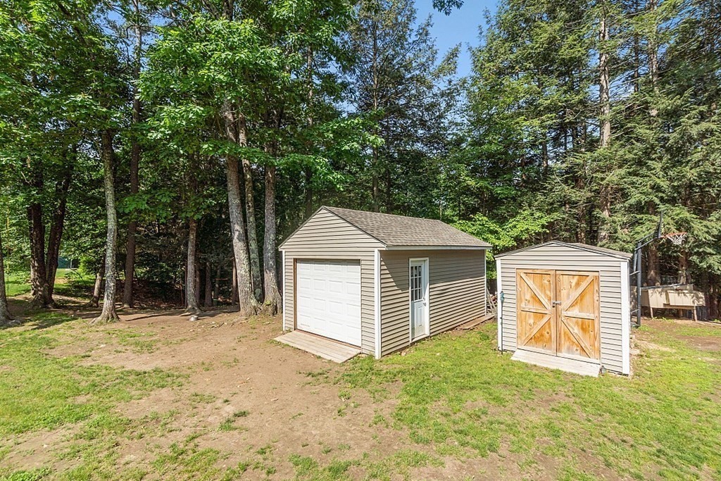 627 Townsend Harbor Road Lunenburg, MA 01462 - Photo 31 of 32