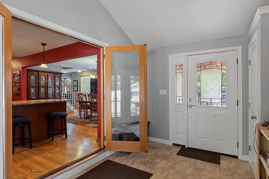 627 Townsend Harbor Road Lunenburg, MA 01462 - Photo 4 of 32