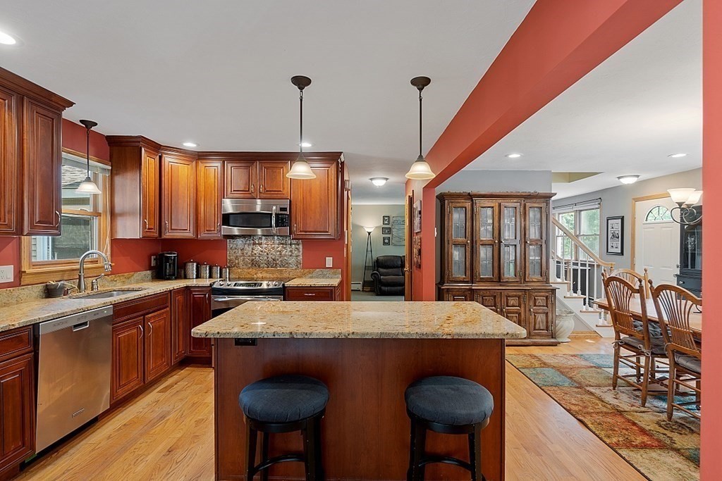 627 Townsend Harbor Road Lunenburg, MA 01462 - Photo 6 of 32