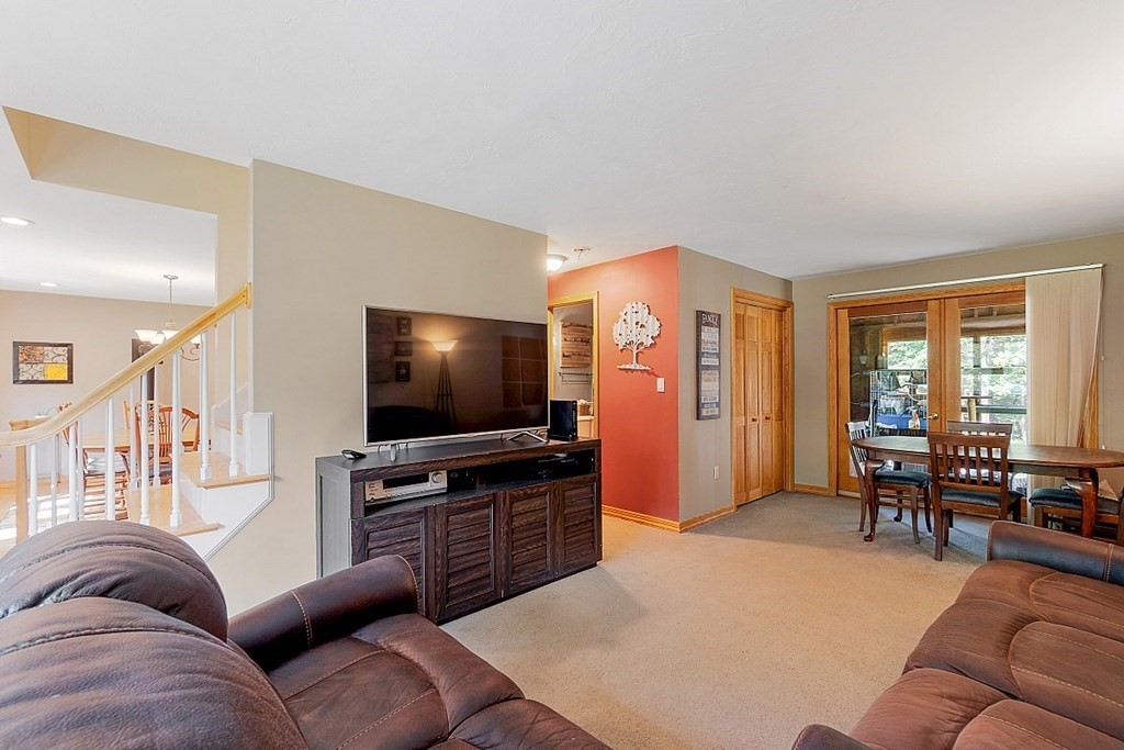 627 Townsend Harbor Road Lunenburg, MA 01462 - Photo 10 of 32