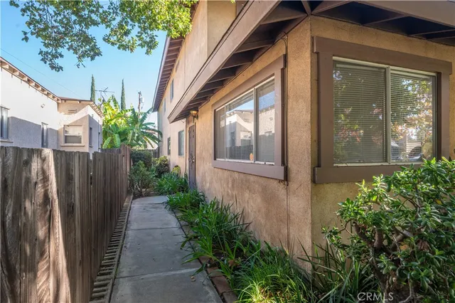 a view of a pathway with a house