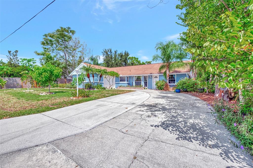 3343 Savage Road Sarasota, FL 34231 - Photo 5 of 57 Gallery Image 5