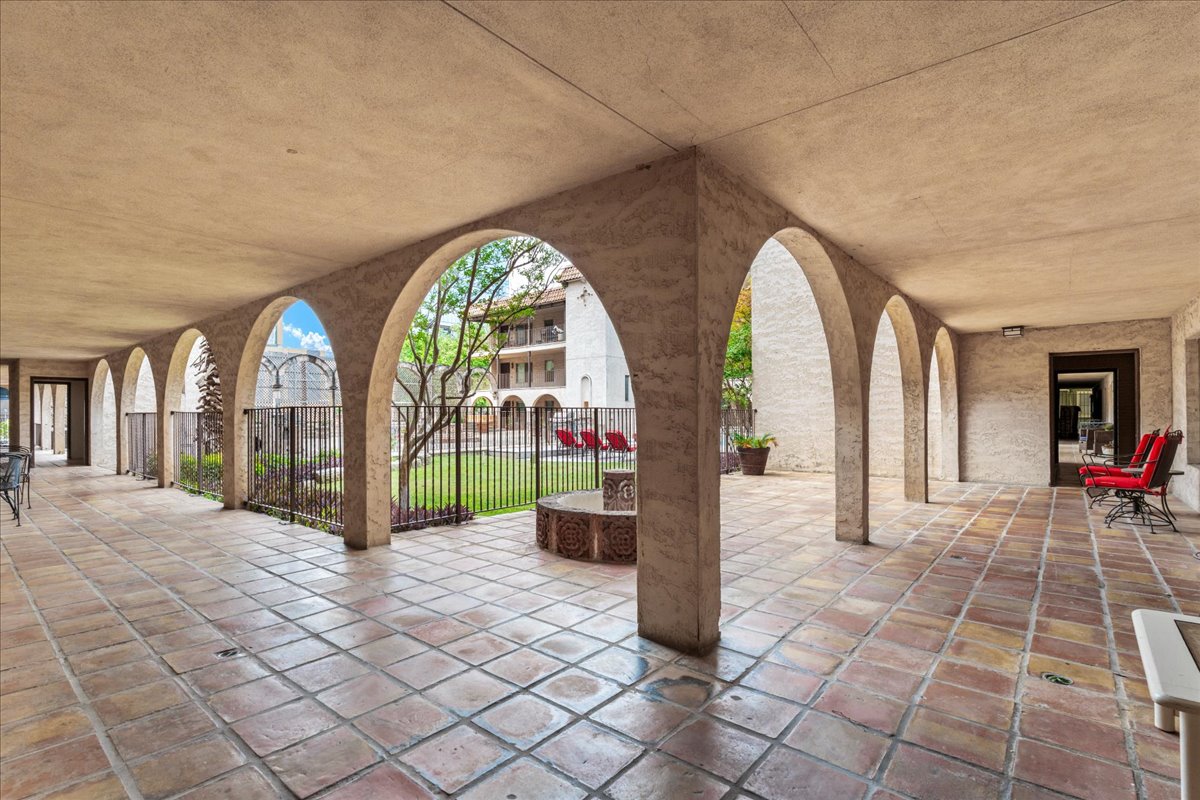 505 West 7th Street, Unit 313 Austin, TX 78701 - Photo 29 of 30 View of patio / terrace featuring fence