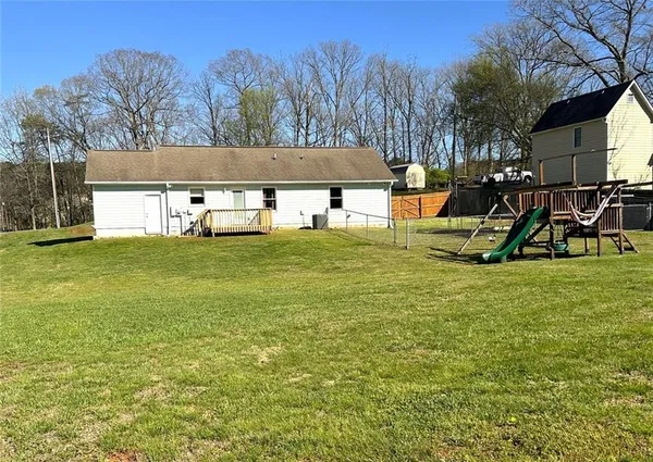 a view of a house with backyard
