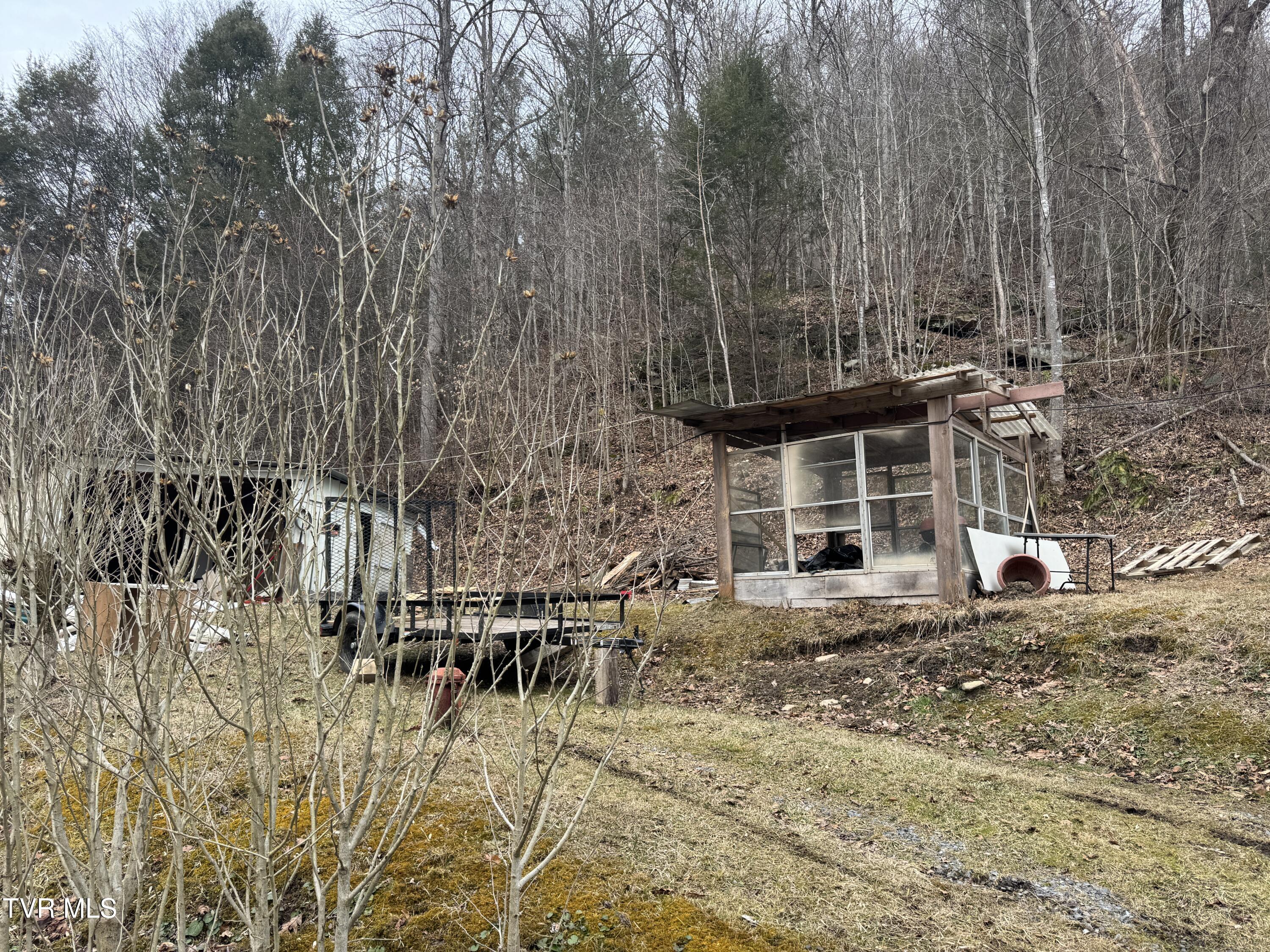 195 Hanging Tree Road Dante, VA 24237 - Photo 15 of 20 IMG_5468