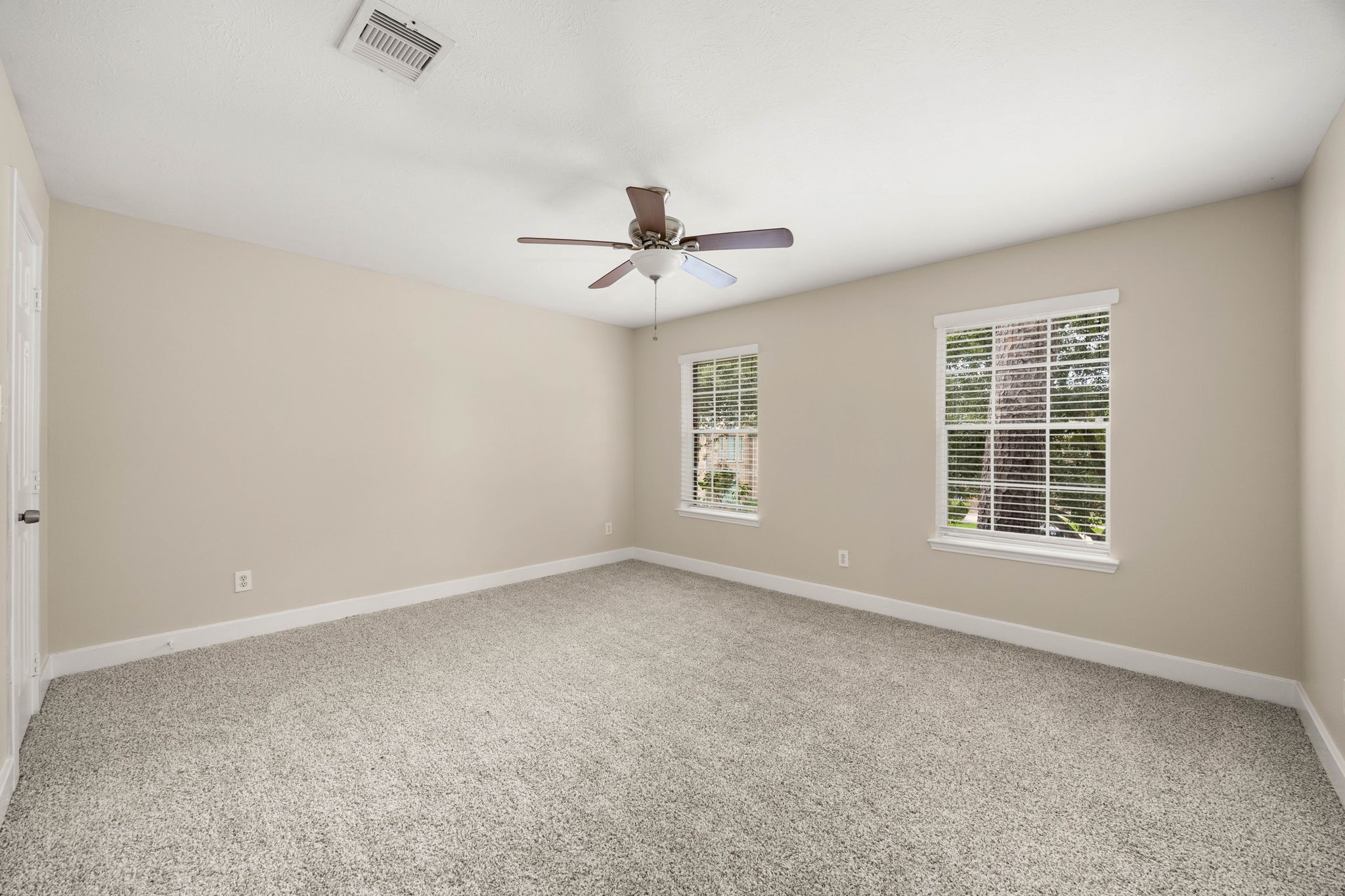 6335 Borg Breakpoint Drive Spring, TX 77379 - Photo 30 of 39 Spacious secondary bedroom featuring multiple windows, ceiling fan, and neutral finishes.