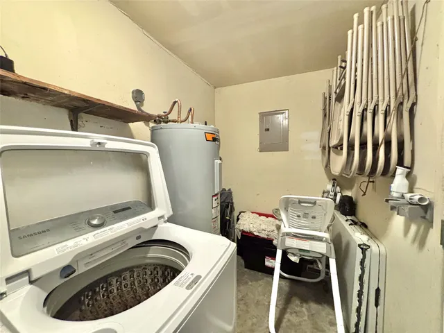 a view of a house with backyard