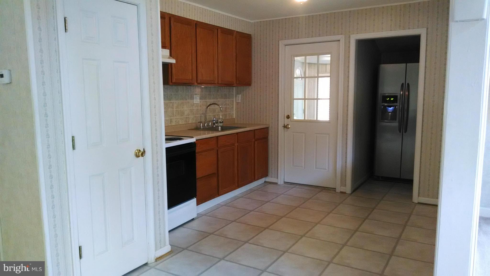 3 Russell Road Cabin John, MD 20818 - Photo 4 of 14 Kitchen