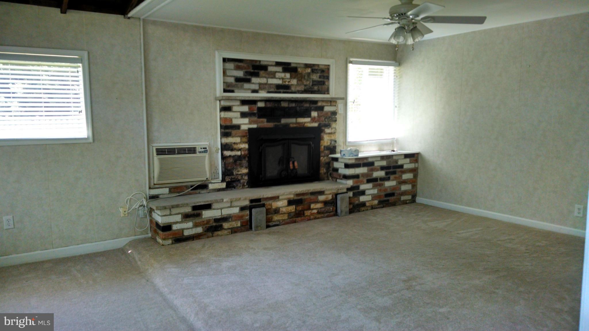 3 Russell Road Cabin John, MD 20818 - Photo 5 of 14 Living Room