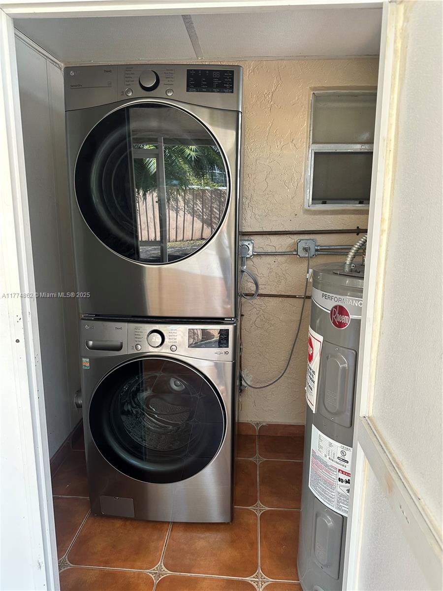 Westbrooke at Avalon Hialeah, FL 33015 - Photo 20 of 24 a utility room with dryer and washer